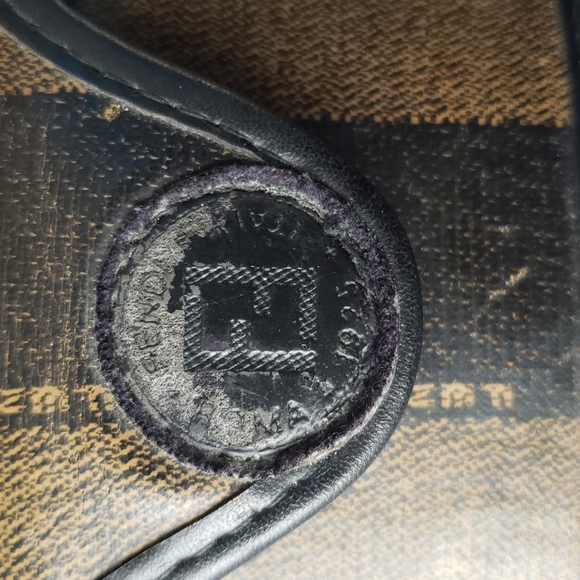 Vintage FENDI sunglasses case - Picture 2 of 12